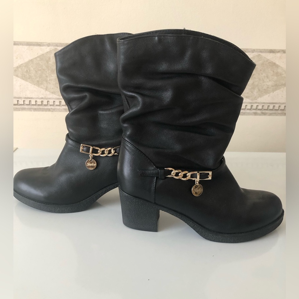 Slip on black leather boot
